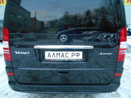 Повреждения багажника Mercedes Benz Viano сзади